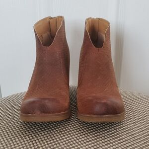 Korks "Gemini" Leather Ankle Boots